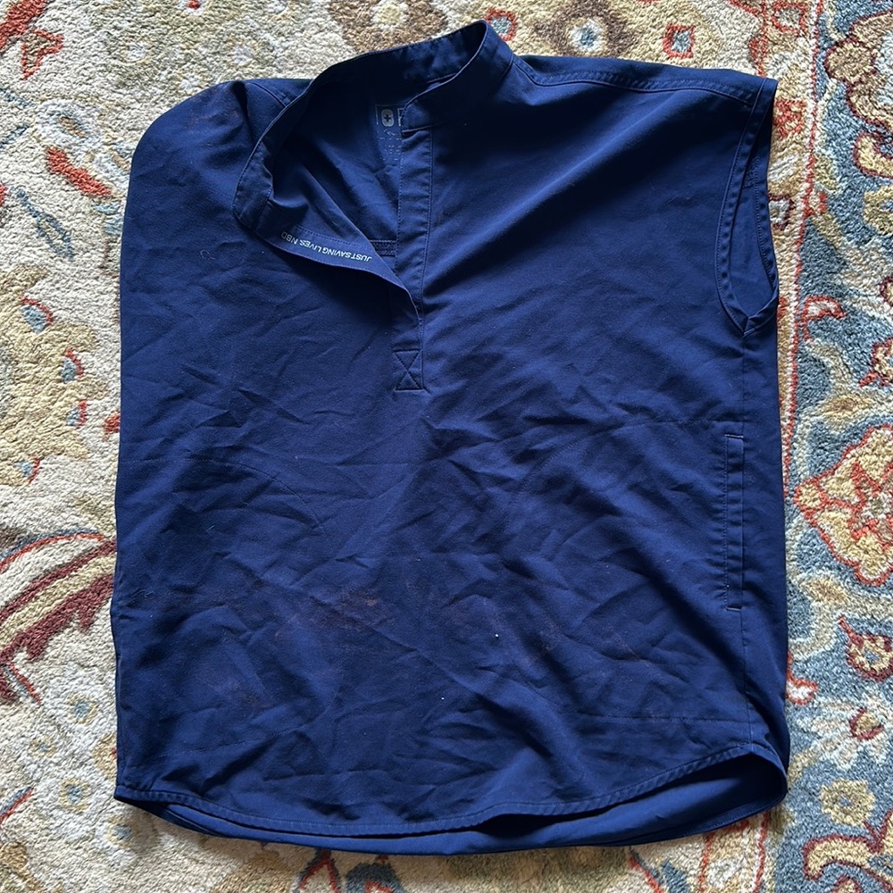Medium FIGS NAVY TOP